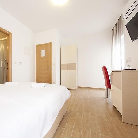 Guesthouse Villa Klara Baška Voda المظهر الخارجي الصورة