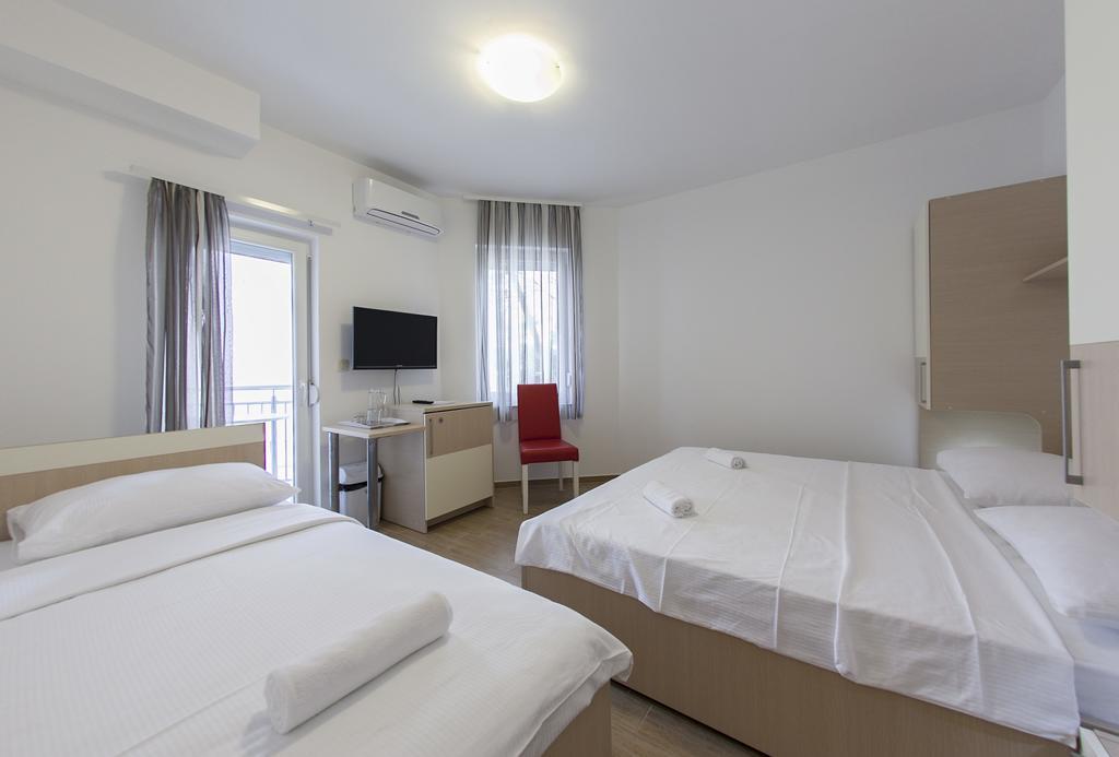 Guesthouse Villa Klara Baška Voda المظهر الخارجي الصورة