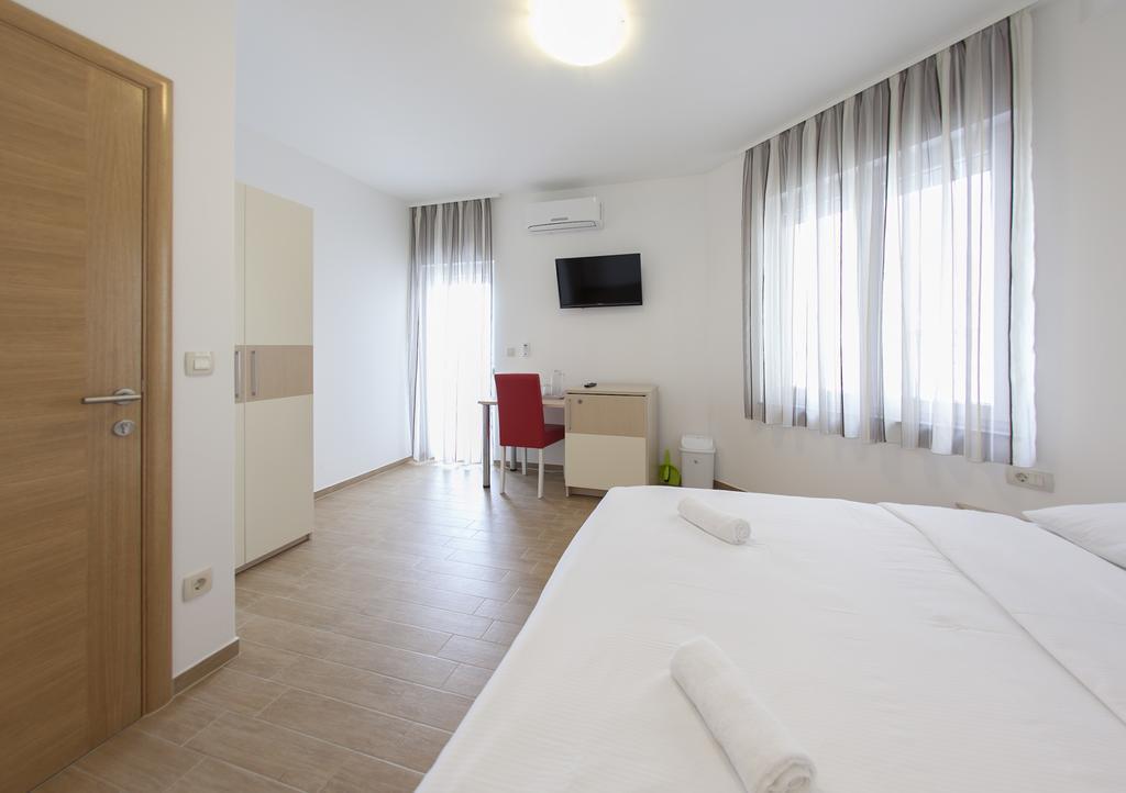 Guesthouse Villa Klara Baška Voda المظهر الخارجي الصورة